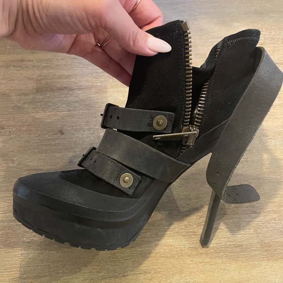 Burberry heeled army booties - new condition (worn once), size 36.5 - Picture 5 of 7